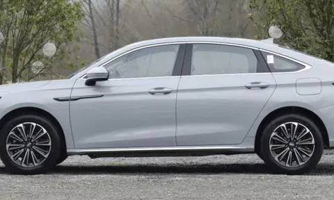 Siêu phẩm sedan "uống" xăng 1 lít/100 km, giá bán mới là điều gây chú ý