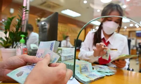 Người phụ nữ đến chuyển 100 triệu đồng nhưng có biểu hiện “khó hiểu”, giao dịch viên nghi ngờ, lập tức báo lãnh đạo ngân hàng và công an