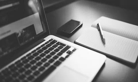 Bị bắt vì xem phim 'đen', người đàn ông kiện cảnh sát và thắng