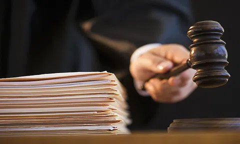 Vừa ra ngân hàng gửi hơn 2 tỷ đồng, một tuần sau công an báo đã mất sạch tiền, cụ ông 70 tuổi khởi kiện ngân hàng thì nhận phán quyết bất ngờ