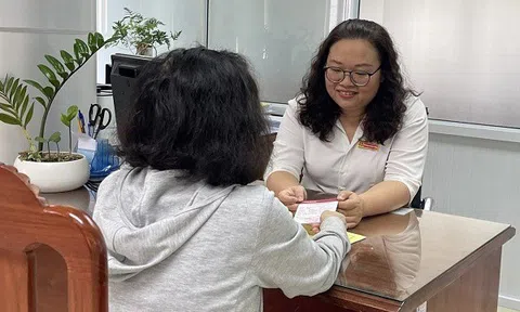 Được tặng 24 tỷ đồng để mua nhà, người phụ nữ ra ngân hàng nhưng giao dịch viên lại báo công an: Thành công ngăn chặn vụ lừa đảo tinh vi