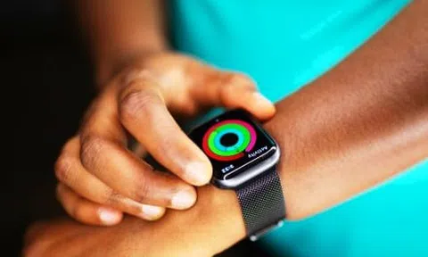 Cứu sống hành khách máy bay bằng Apple Watch