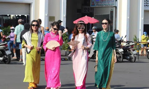 Người Việt chi hơn 40 tỷ đồng mua sắm áo dài trên các sàn TMĐT trong tháng 12, hơn 224 ngàn bộ áo dài đã được giao thành công