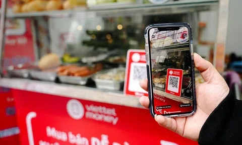 Người dân ngày càng giảm thanh toán tiền mặt dịp Tết