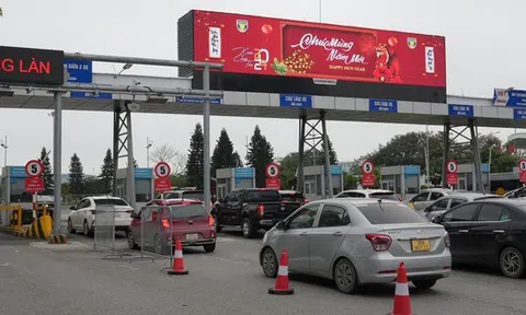 Ngày đầu tiên thu phí không dừng tại sân bay Nội Bài ra sao?