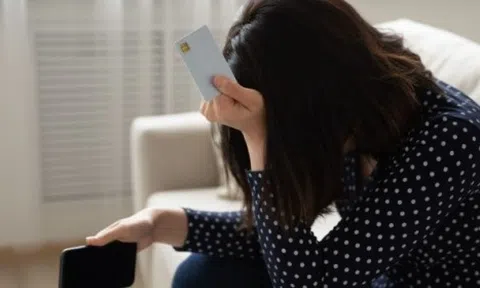 Nghe cuộc gọi từ ngân hàng, người phụ nữ 'bốc hơi' 600 triệu đồng trong tài khoản, báo cảnh sát nhưng tiền vẫn khó lấy lại