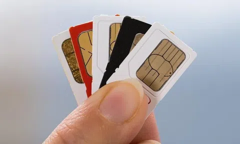 Vừa đánh giá 5 sao dịch vụ nâng cấp SIM 4G thì tố cáo nhà mạng lừa đảo 170 triệu đồng, cô gái lập tức bị cảnh sát tạm giữ
