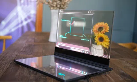 Chiếc laptop có màn hình trong suốt