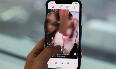 Hẹn hò với 'bác sĩ' qua Tinder, người phụ nữ Hà Nội mất trắng 5,4 tỷ trong 5 ngày