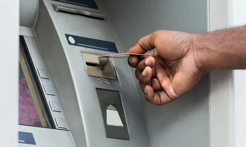 Sử dụng thẻ ATM có xu hướng giảm, thanh toán online “lên ngôi”