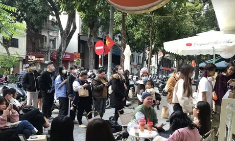 Lý do nhiều người bỏ công bỏ việc để xếp hàng 'đu trend'