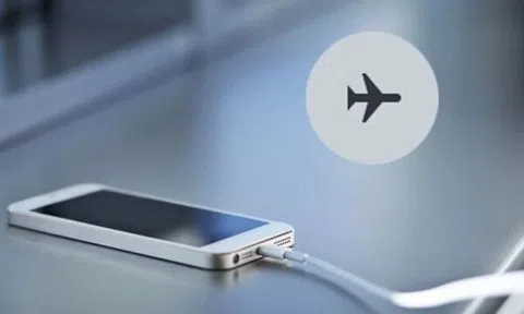 Sạc điện thoại cứ bật công tắc nhỏ này, tốc độ sạc nhanh gấp đôi bình thường