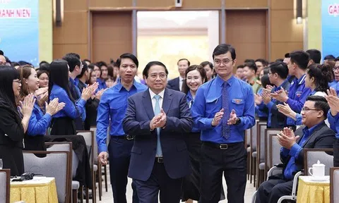 Thủ tướng Phạm Minh Chính gặp mặt và đối thoại với thanh niên về chuyển đổi số