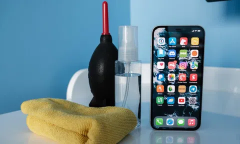 Cách lau màn hình hiệu quả nhất