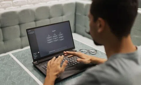 Nhiều nhân sự làm nội dung tại Việt Nam 'mập mờ' dùng AI để viết bài, cấp trên biết được nhưng vẫn 'nhắm mắt làm ngơ'