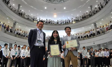 Vì sao 500 nhân viên một hãng Nhật Bản dành hẳn 60 phút để tập hợp nhân viên xếp hàng, tập dượt vỗ tay và cúi chào trước khi đoàn FPT đến?