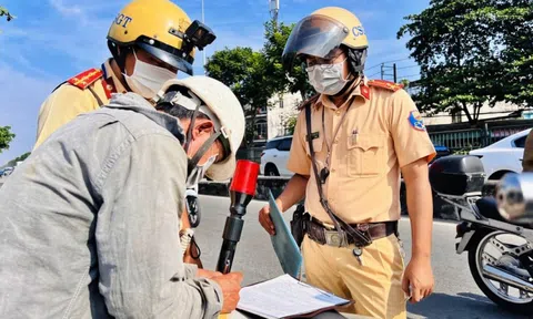 Sắp tới chính thức có thể dùng bằng lái xe trên ứng dụng VneID khi CSGT kiểm tra