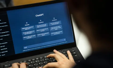 "Không có chuyện AI cướp việc": Nhiều nhân sự làm nội dung đang 'ôm' 2-3 việc cùng lúc, tháng kiếm thêm hàng chục triệu đồng nhờ dùng ChatGPT
