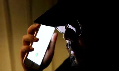 Theo dõi một nhà đầu tư "lạ", cứ mỗi lần mua là mua số tiền lớn và bán là bán sạch tài khoản: Cảnh sát lập tức bắt giữ, lần ra dòng tiền lừa đảo hơn 7.000 tỷ