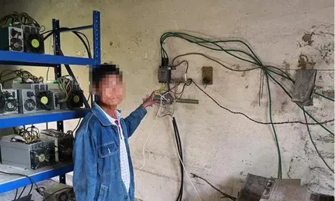 Một ngôi nhà thô sơ tiêu thụ điện gấp 200 lần bình thường, 10 cảnh sát đặc nhiệm xông vào phát hiện điều không tưởng