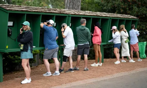 Nơi cấm mang di động, quên số người thân là không thể gọi