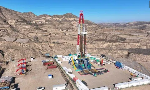 100 giếng khoan sâu 2.000m đột ngột dừng hoạt động vì gặp luồng khí lạ, châm lửa đốt sẽ cháy to, kho báu xuất hiện, công nghệ cao vào cuộc