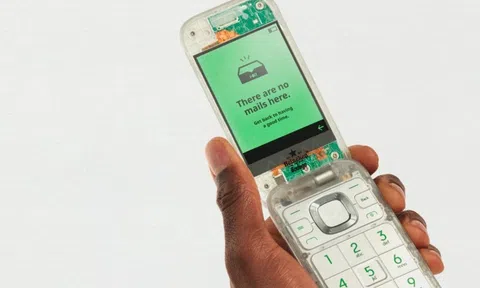 Mẫu điện thoại nhàm chán không thể lướt web, nhưng có 'rắn săn mồi'