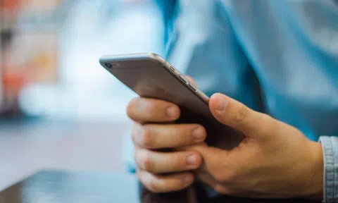 Một thứ mà rất nhiều người Việt Nam đang lưu trong điện thoại có thể là kẽ hở để kẻ gian chiếm đoạt tiền trong tài khoản ngân hàng