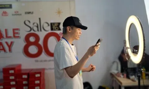Livestream bán hàng “bùng nổ” làm tăng nhu cầu mua sắm online