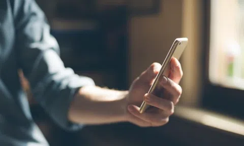 Người nhà gọi nói cần tiền, đã nhận diện, đúng tên tài khoản ngân hàng, vẫn đừng vội chuyển mà hãy làm việc này trước!