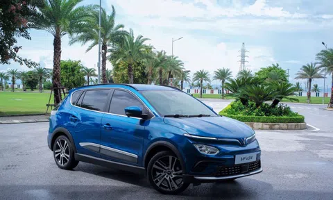 Khách mua xe điện VinFast: Chưa từng nghĩ sở hữu ô tô “nhẹ đầu” đến thế
