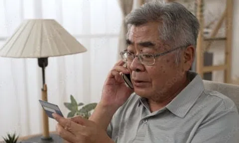 Gọi số lạ hiện trên máy tính, cụ ông mất 4,4 tỷ đồng