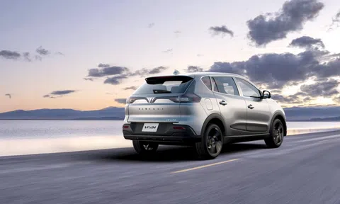 VinFast mở bán VF e34 tại Indonesia: Vẫn thuê pin, giá rẻ bèo so với Việt Nam