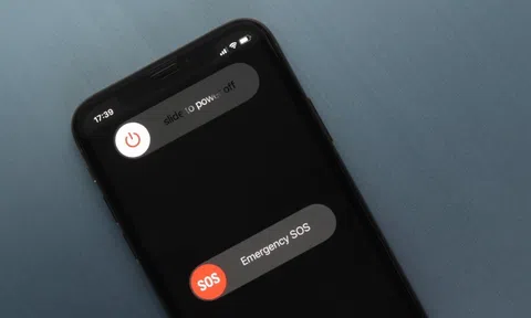 Công an khuyến cáo lập tức tắt WiFi, dữ liệu di động, tháo sim, tắt nguồn điện thoại để không mất sạch tiền trong tài khoản ngân hàng nếu nghi mắc phải trò lừa đảo này