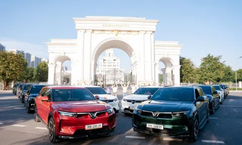 Tài xế taxi công nghệ chỉ ra loạt ưu điểm của xe điện so với xe xăng