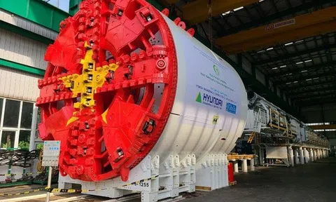 Dự án hơn 34.000 tỷ đồng đi qua 6 quận Hà Nội: công nhân tất bật, “quái vật công nghệ” 850 tấn nhập khẩu từ Đức sắp vận hành