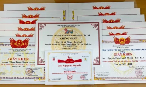 Công an khuyến cáo việc đưa thành tích học tập của con trẻ lên mạng xã hội