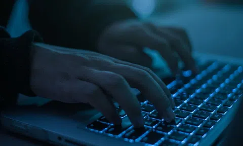 Lo ngại toàn cầu gia tăng về việc sử dụng AI trong sản xuất tin tức và thông tin sai lệch