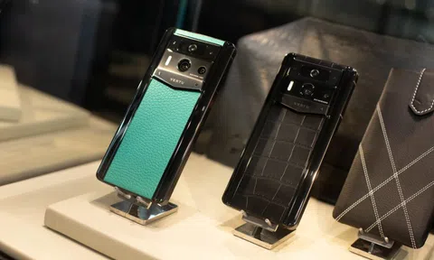 Điện thoại Vertu giá trăm triệu về Việt Nam bị khóa mạng