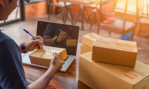 Muôn kiểu nước mắt khi mua hàng online, các sàn TMĐT tung chiêu chiều lòng khách hàng