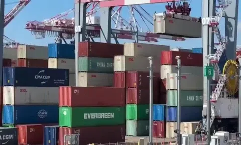 Sợ hãi AI: Cội nguồn cuộc đình công 45.000 người làm thiệt hại 0,1% GDP của nước Mỹ