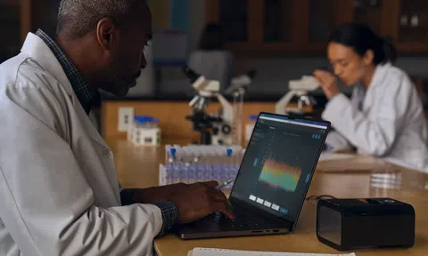 MacBook Pro M4 có pin dài nhất trong dòng máy tính Apple