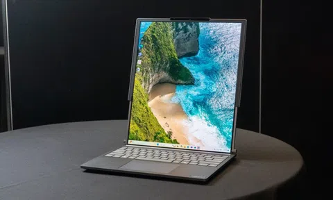 Laptop cuộn ở CES 2025