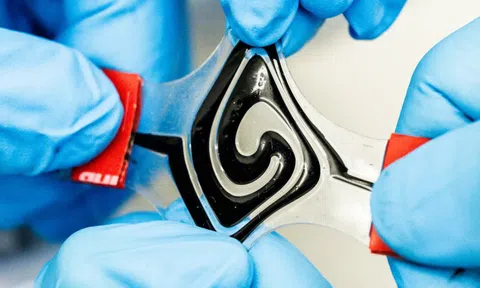 Pin lỏng có thể định hình lại thế giới thiết bị thông minh