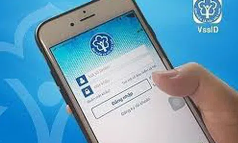 Dừng cấp thẻ BHYT giấy từ 1/6: Người dân cần làm gì để bảo đảm quyền lợi đi khám, chữa bệnh BHYT?