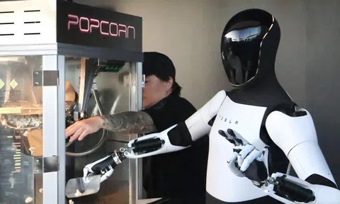 Tesla ra mắt trạm sạc với phong cách độc lạ, mỗi tội robot Optimus xúc bỏng ngô mà vãi như trẻ con học dùng thìa