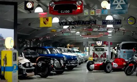 Dàn xe Volkswagen cổ cực đẹp và quý hiếm nổi bật giữa vùng nông thôn yên bình