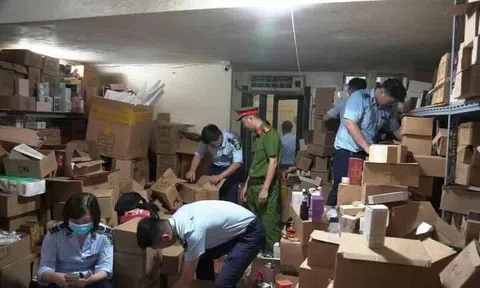 Phát hiện kho chứa nước giặt giả tại phường Láng, Hà Nội, toàn bộ hàng hóa vi phạm phải tiêu hủy
