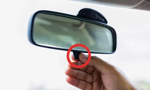 Công dụng bất ngờ của lẫy nhỏ dưới gương chiếu hậu ô tô, nhiều người không biết