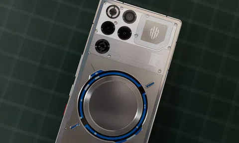 Trải nghiệm điện thoại có tản nhiệt chất lỏng đầu tiên trên thế giới